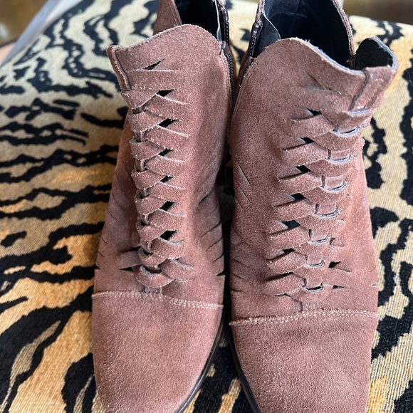 Gently worn, Free People, brown suede, booties, size 39 - Picture 1 of 4